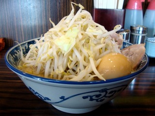 横から