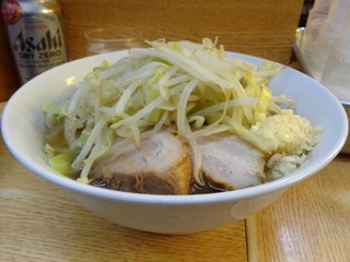 横から