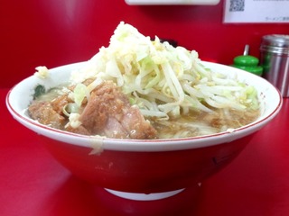 横から