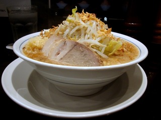 横から