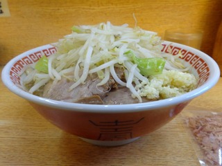 横から