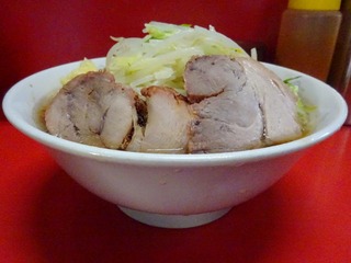 横から
