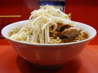 横から