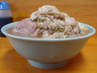 横から