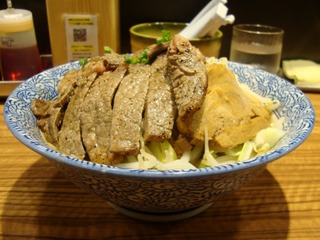 横から