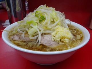 横から