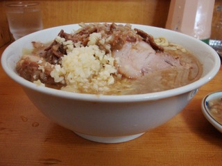 横から