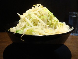 横から