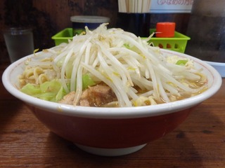 横から