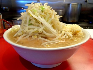 横から
