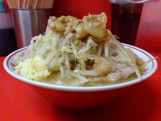 横から