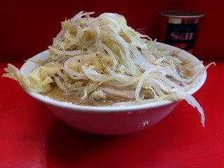 横から