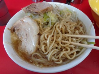 麺とブタ