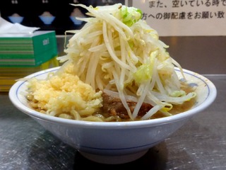 横から