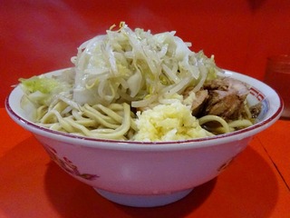 横から