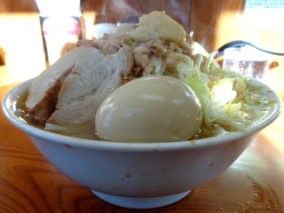 横から