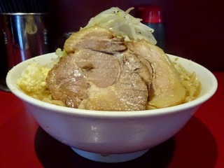 横から