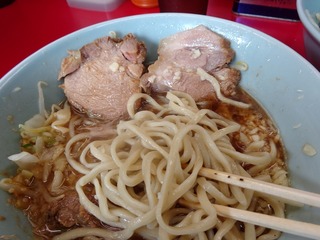 麺とブタ