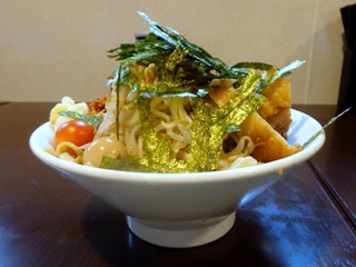 横から
