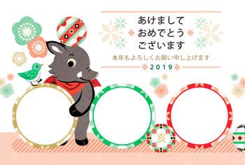 2019年亥年完成年賀状無料テンプレート(あけましておめでとうございます横3枠)写真フレーム年賀状