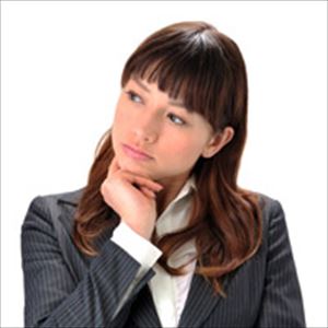 スーツを着た女性