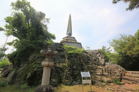 天妃山の石切場碑