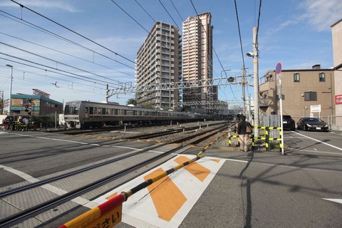 踏切から放出駅