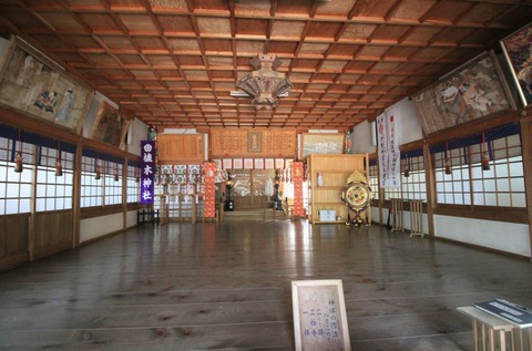 植木神社の拝殿2