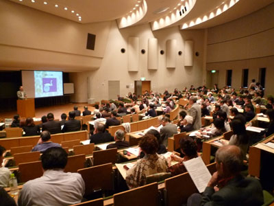 会場