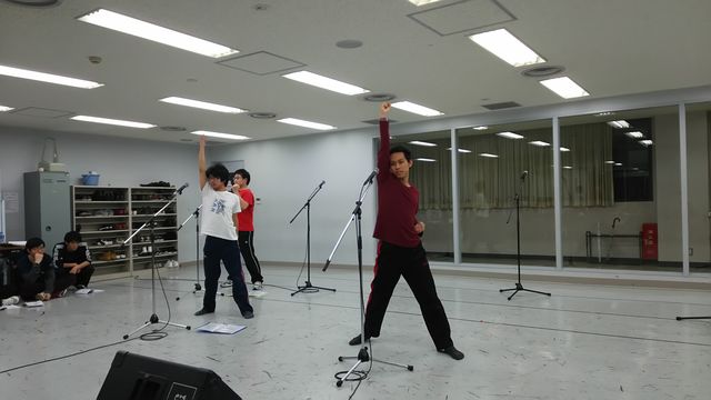 ゴニンジャーポーズ