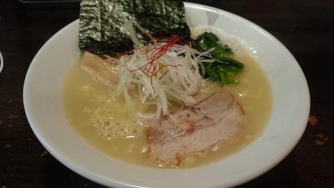 吟や食堂 鳥白湯ラーメン