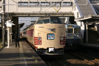 雷鳥松任駅