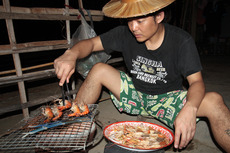 エビ焼く