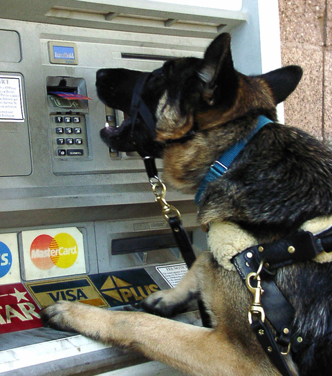10-Luca-Retrieving-ATM-card_1
