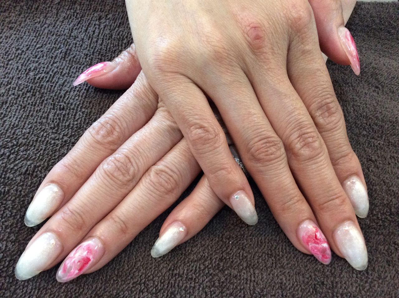 赤 白マーブル チークでぼかしネイル Nail Salon Freestyle