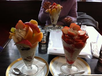 チョコレートパフェといちごパフェ