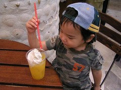 優はオレンジフロートを飲む食べる