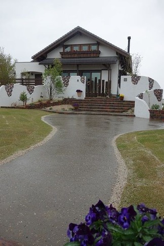 建物へ向かうアプローチ