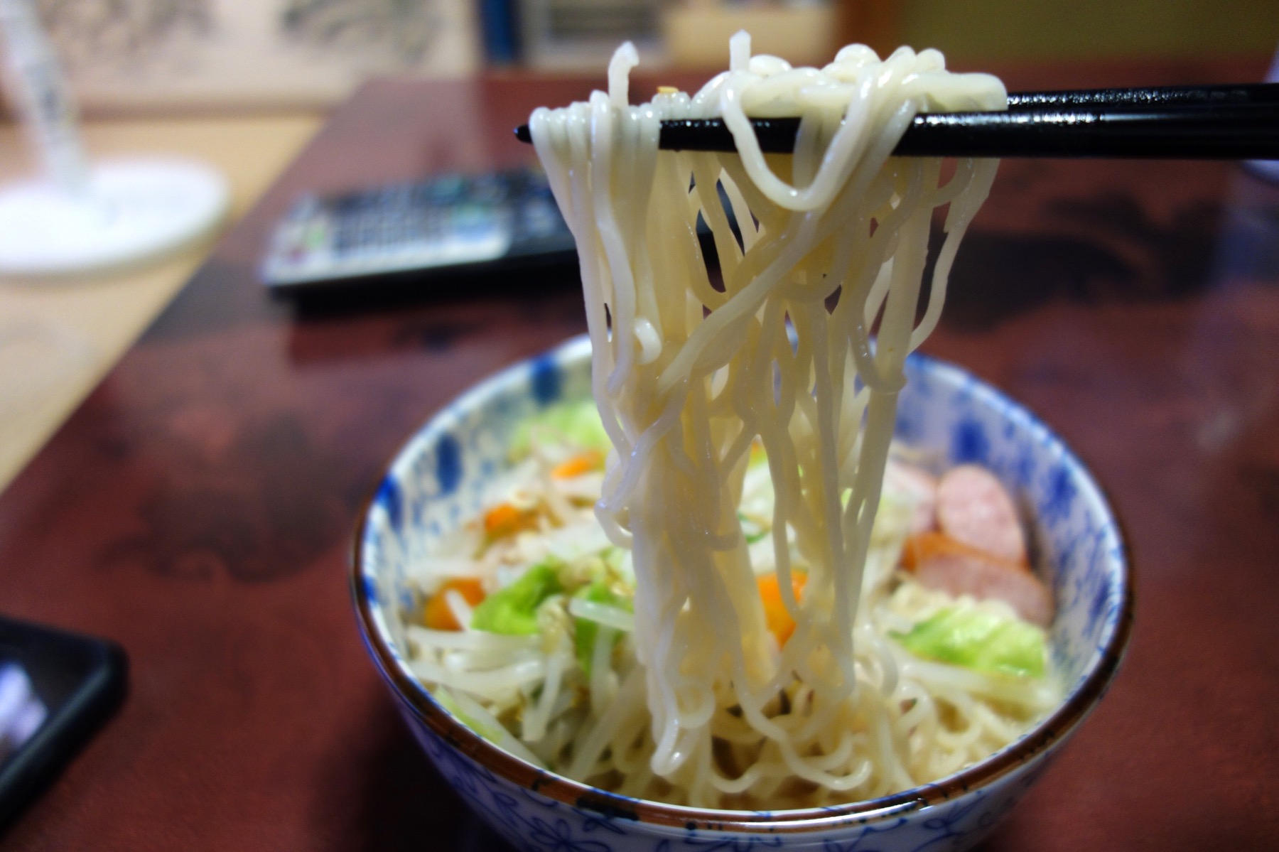 うまかっちゃん、麺はこんな感じ(撮影:中野龍三)。