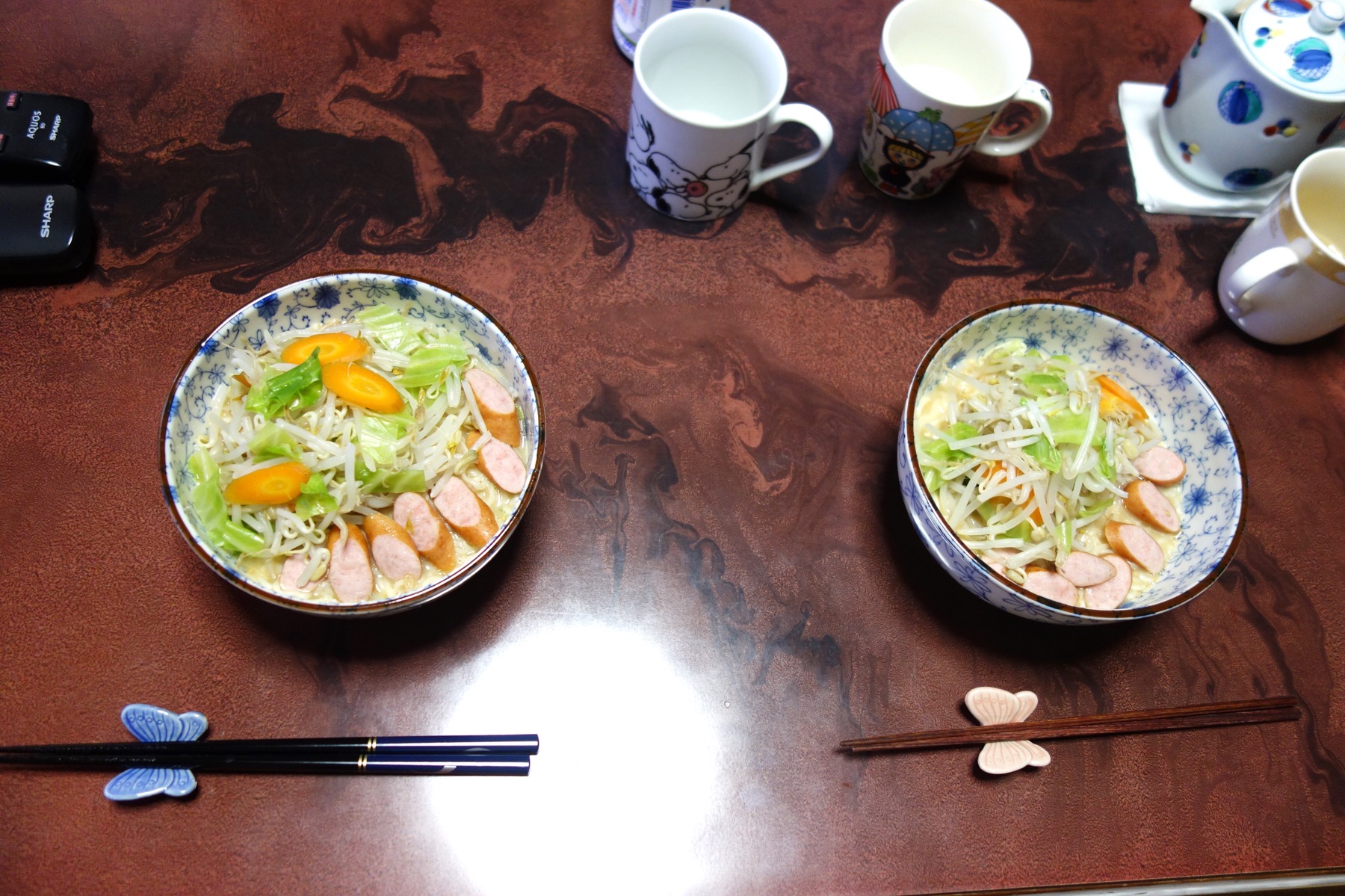 うまかっちゃん、2杯作りました(撮影:中野龍三)。