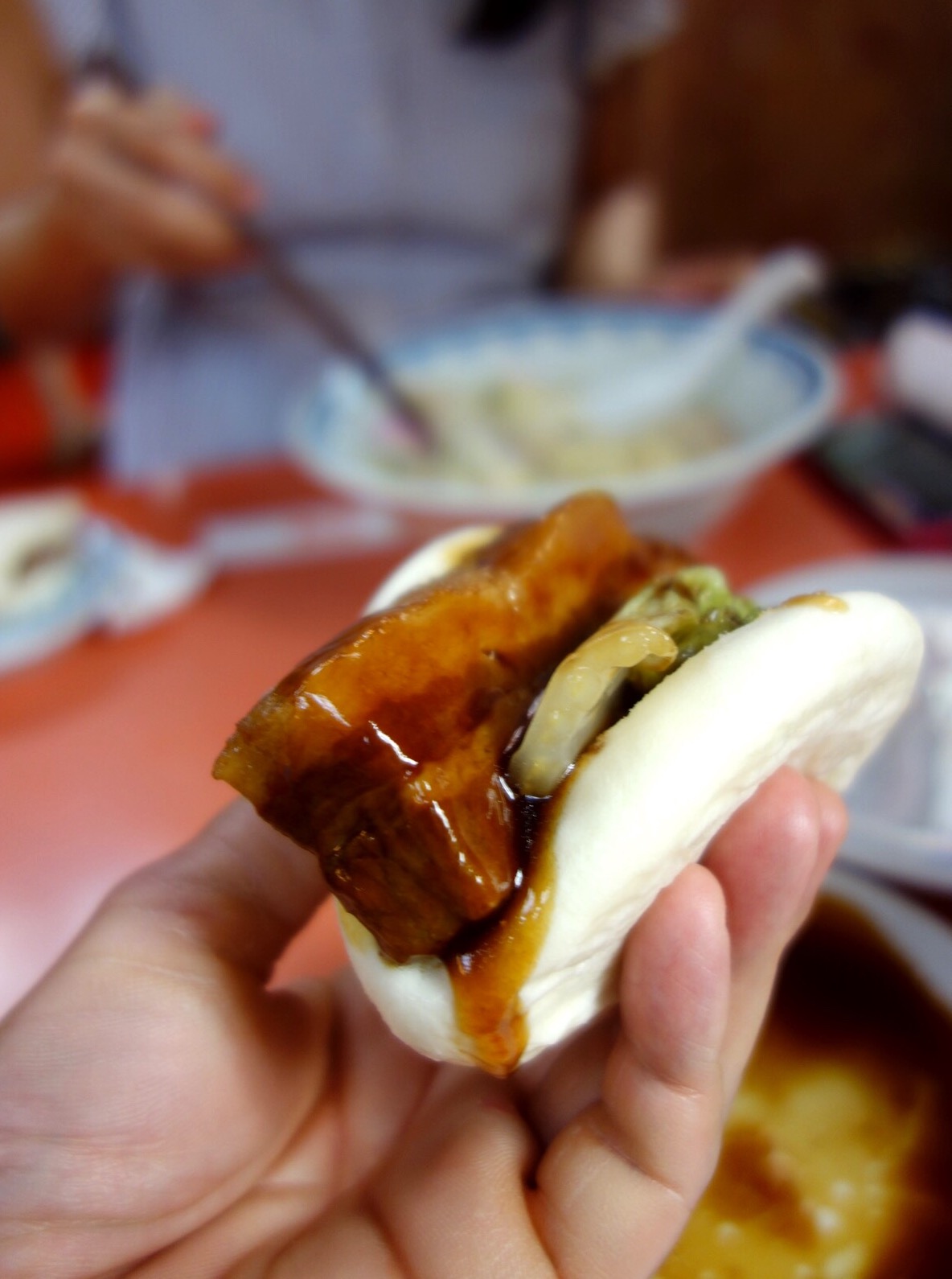角煮まんじゅう・前から(撮影:中野龍三)。