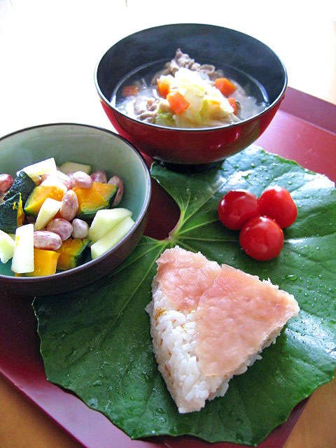 やむやむ [yum-yum]:生ハムの押し寿司とか