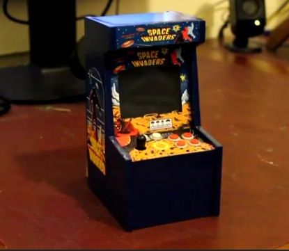 世界最小 の実動アーケードゲーム筐体が登場 海外ゲーム情報ななめ読み