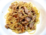 主人がオーダーした岡山地鶏とくるみとナッツのクリームパスタ♪