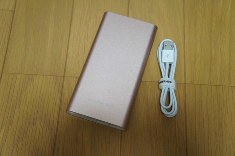 iPhone・iPadユーザー向けのモバイルバッテリーです