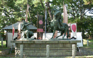 武田信玄・上杉謙信一騎討ちの像