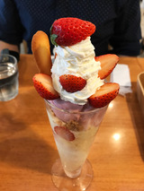 ストロベリーパフェ