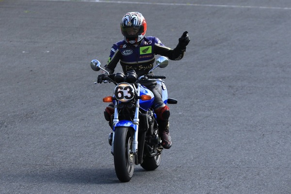 梨本亮CB400SF76歳