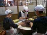 赤福つくってる