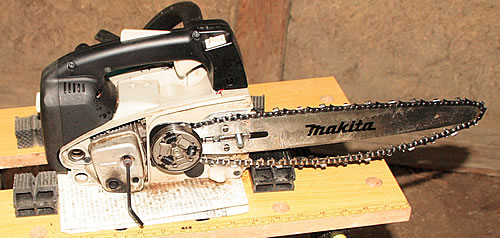 中古 マキタチェーンソー ME230T 点検整備済みですが、ピストンにキズ